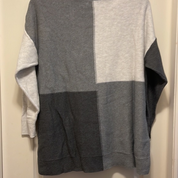 Whit and grey colour block tunic length sweater - Picture 7 of 7